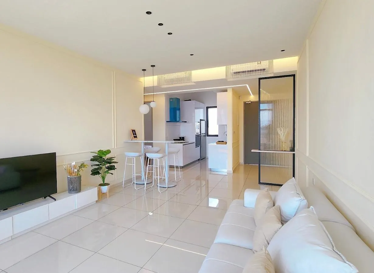 Skypool With Seaview 8Pax Beacon Executive Suites - Georgetown City Centre - 3Km To Komtar Apartment